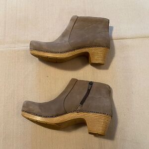 Dansko Maria Taupe Leather Bootie Size 40